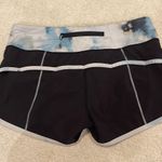 Lululemon low-rise short 2.5” size 4 Photo 0