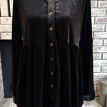 Umgee Baby Doll Velvet Swing Hem Long Sleeve Button-Down Shirt Black Size Medium Photo 0