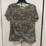 Universal Threads Camouflage twist tee shirt Photo 3