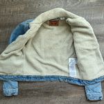 Levi's  Women's Denim Original Sherpa Lined Light Wash Trucker Jacket Size XS Photo 5