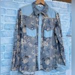 LOVE THE LABEL ANTHROPOLOGIE FLORAL CHAMBRAY BUTTONDOWN TOP LARGE Blue Photo 3