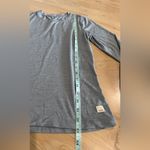 Vuori Long Sleeve Lux Crew Tee in Flint Heather MEASUREMENTS Photo 6