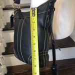 Coach Tumbled Black Leather Crossbody Shoulderbag Contrast Stitching Zipper Top Photo 9