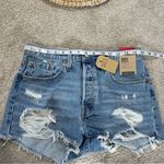 Levi's NWT Levi’s Women’s 501 Original Fit High Rise Jean Short 2.5” in Med Wash 28 Photo 12