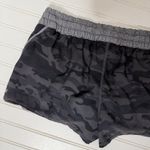 Vuori  Camo Shorts Sz Small Drawstrng Photo 5