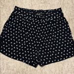 Torrid 1X 14/16  sz 1 flowy paisley shorts black pull in All year wear! Photo 0
