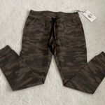 Zyia (NWT) Green Camo Unwind Joggers, Medium (6-8) Photo 9