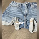 American Eagle  Mom‎ High Rise Light Wash Rolled Hem Short Shorts Size 4 NEW Photo 8