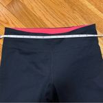 Under Armour AllSeason Gear Women’s Black Fitted Capri Leggings - S - VGUC Photo 4