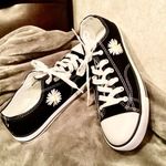 Daisy NWOT Black & White ZY Canvas Shoes. Flower Embroidery, Size: US 11 / EU 42 Photo 1