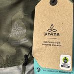 prAna Medium Layna Shorts Sage Camo Hi-Rise Hidden Pocket Stretch Elastic Waist Photo 4