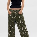Urban Outfitters  BDG Women's l
BDG Jaya Low-Rise Wide-Leg Jeans Photo 0
