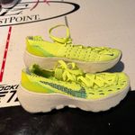 Nike  Women’s Space Hippie 04 Sneakers refresh volt Photo 4
