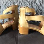 JG NWOB Tan Strappy Faux Leather Sandals Size 9 Photo 0