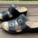 Clarks Y2K Collection Casual Black Wedge Sandal with Stitching Detail - Size 7 Photo 0