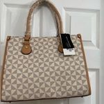 Vegan Leather Handbag With Wallet And Removable Strap. Photo 3