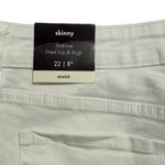 Ava & Viv  White Mid-Rise Skinny Jeans Size 22 Regular Photo 3