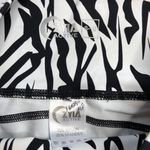 Zyia Safari Pocket Brilliant Leggings Hi Rise 7/8 Length Photo 5