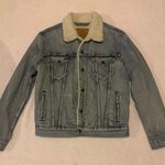 Levi's Sherpa-Lined Denim Jacket Photo 0