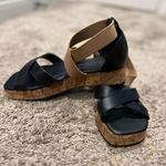 Gloria Vanderbilt  platform sandals Photo 2