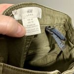 H&M  Men's Khaki Cargo Pants (R1) Photo 2