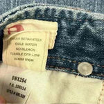 BKE  Buckle Women's Wendi Jeans Capris Cropped Distressed Denim Medium Size 29 Photo 3