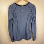 Lululemon  Size 8‎ Turn Around Long Sleeve Blue Gray Striped Thumb Holes Medium Photo 9