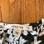 Fun2Fun  NWOT Stitch Fix Maley Green Floral Pleated Swing Blouse - Size S Photo 3