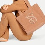 Victoria's Secret New NWT Large Cozy Plush Fleece Tote Bag Sherpa - Warm Brown Photo 0