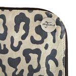BYTAVI Gray Leopard Print Wallet Wristlet Photo 2