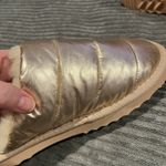 Alpine Design  Slippers Womens Sz 8 Lara Metallic Gold Sherpa Puffer Wool Blend Photo 4