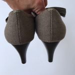 Gorgeous Ann Marino Bow Top Heels Gray Size 6.5 Photo 3