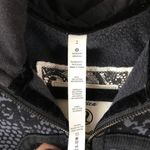 Lululemon Rare limited edition Orbit lace Scuba ombré black size 2 ombré Photo 9