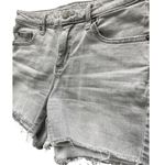Universal Threads Universal Thread Mid-Rise Boyfriend Cutoff Jean Short in Light Gray Size 6 Photo 6