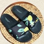 American Eagle Tropical Print Slides Photo 0