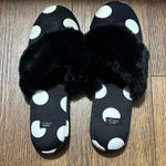 Victoria's Secret Victoria Secret ladies slippers are a size Medium. Photo 0