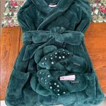 Victoria's Secret 
Short Cozy Robe & Slipper Photo 11