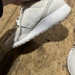 Nike roshes white size 5 Photo 9
