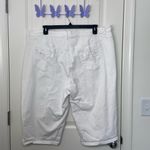 Gloria Vanderbilt NWOT women’s white Amanda capri embellished pocket jeans 24W Photo 4