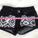American Eagle VTG ChiQle Denim Architect Black & White Aztec Printed Patch Pattern Jean Shorts Photo 3