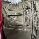 Pennsylvania Embroidered Olive Green Faux Fur Trim Puffer Vest Size Medium Photo 3