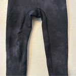Athleta Re-charge tie dye black nylon spandex capri leggings size XS Photo 6