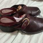 Clarks  Artisan Women’s Burgundy Woven Leather Mule Clogs Shoes Sz 10 Photo 1
