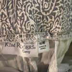 kim rogers  grey and white paisley print pants Photo 5