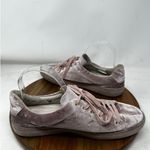 Schutz Sneakers Orianda Rose Pink Velvet Low Top Lace Up Size 9.5B Photo 2