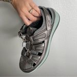 Orthofeet Platinum Metallic Comfort Sandals Size 9.5 B Gray Photo 4