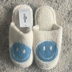 NWT Smiley Face Slippers White with Blue M/L (7.5 Photo 0