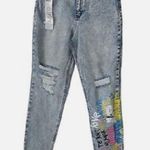 Tinseltown  Women's size 7 High Rise Mom Jeans Painted Leg Detail Light Wash Blue Photo 0