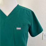 FIGS Women's Green V-Neck Short Sleeve Top Photo 3