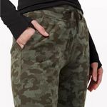 Lululemon Ready to Rulu Jogger 29” in Heritage Camo Dark Olive - Size 4 Photo 3